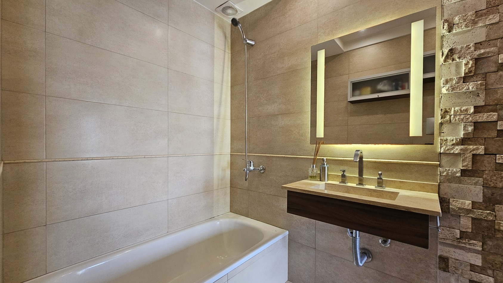 *U$S 137.000* Dpto 3 amb. C/balcon en venta - M. Brin 2800 - LANUS CENTRO