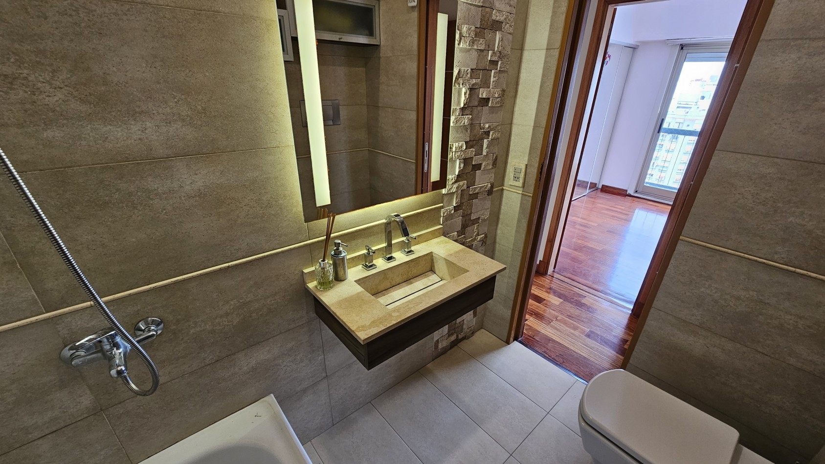 *U$S 137.000* Dpto 3 amb. C/balcon en venta - M. Brin 2800 - LANUS CENTRO