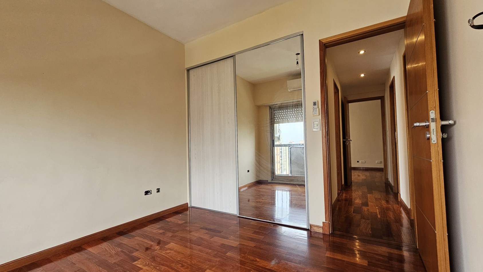 *U$S 137.000* Dpto 3 amb. C/balcon en venta - M. Brin 2800 - LANUS CENTRO