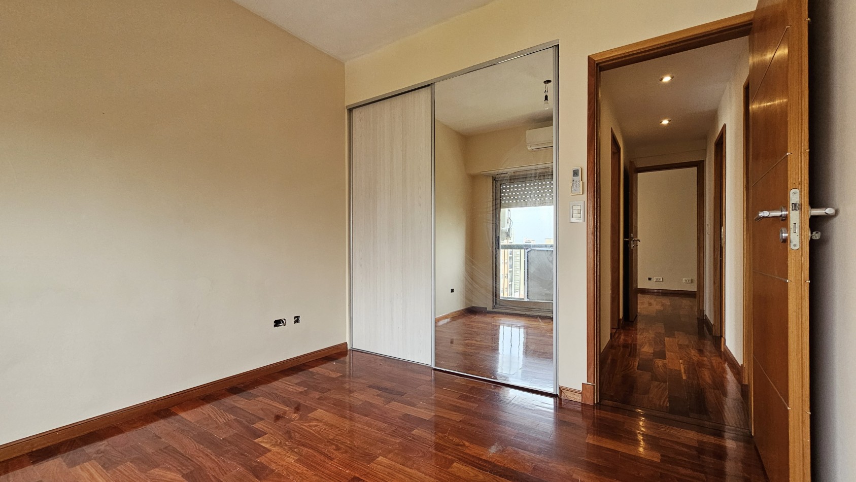 *U$S 137.000* Dpto 3 amb. C/balcon en venta - M. Brin 2800 - LANUS CENTRO