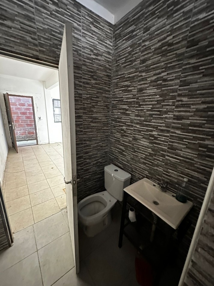 1100 m2 CUBIERTOS IMPECABLE GALPON EN ALQUILER S/LOTE DE 2200 m2 - EXCELENTE ZONA INDUSTRIAL - Cerrito al 1400 - Ituzaingo