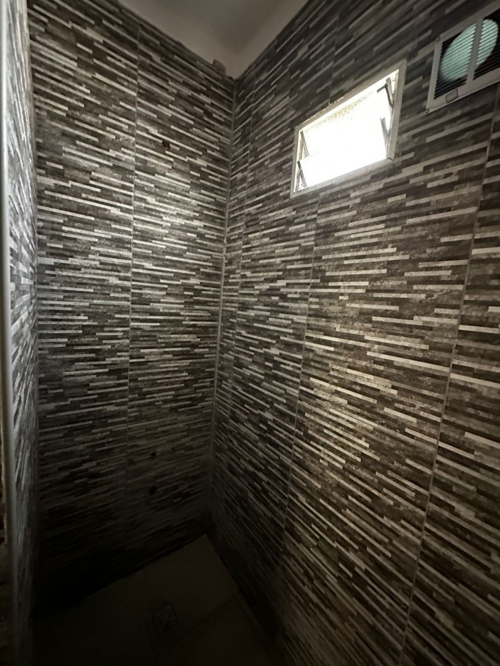 1100 m2 CUBIERTOS IMPECABLE GALPON EN ALQUILER S/LOTE DE 2200 m2 - EXCELENTE ZONA INDUSTRIAL - Cerrito al 1400 - Ituzaingo