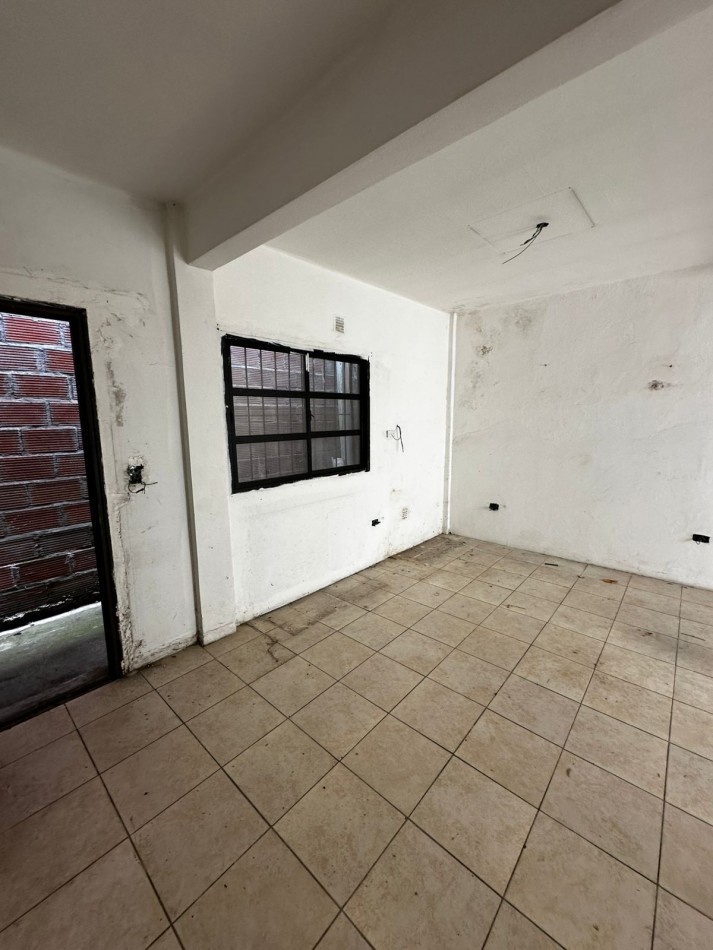 1100 m2 CUBIERTOS IMPECABLE GALPON EN ALQUILER S/LOTE DE 2200 m2 - EXCELENTE ZONA INDUSTRIAL - Cerrito al 1400 - Ituzaingo