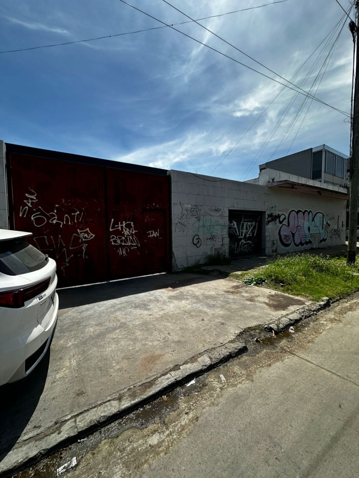 1100 m2 CUBIERTOS IMPECABLE GALPON EN ALQUILER S/LOTE DE 2200 m2 - EXCELENTE ZONA INDUSTRIAL - Cerrito al 1400 - Ituzaingo