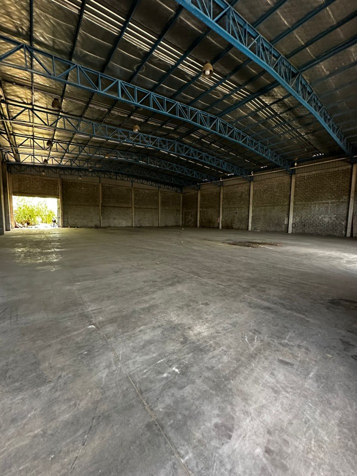 1100 m2 CUBIERTOS IMPECABLE GALPON EN ALQUILER S/LOTE DE 2200 m2 - EXCELENTE ZONA INDUSTRIAL - Cerrito al 1400 - Ituzaingo