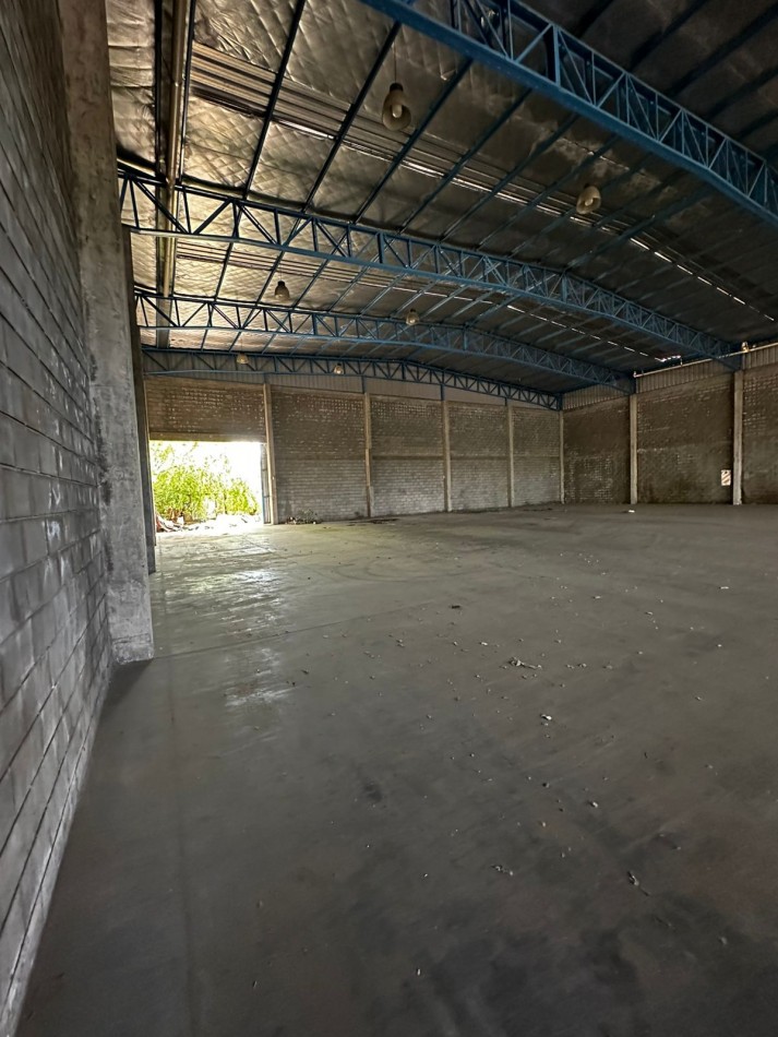 1100 m2 CUBIERTOS IMPECABLE GALPON EN ALQUILER S/LOTE DE 2200 m2 - EXCELENTE ZONA INDUSTRIAL - Cerrito al 1400 - Ituzaingo