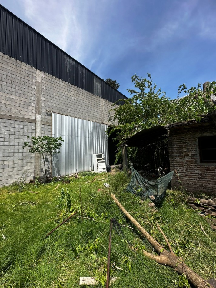 1100 m2 CUBIERTOS IMPECABLE GALPON EN ALQUILER S/LOTE DE 2200 m2 - EXCELENTE ZONA INDUSTRIAL - Cerrito al 1400 - Ituzaingo