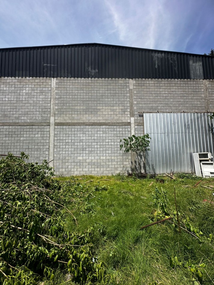 1100 m2 CUBIERTOS IMPECABLE GALPON EN ALQUILER S/LOTE DE 2200 m2 - EXCELENTE ZONA INDUSTRIAL - Cerrito al 1400 - Ituzaingo