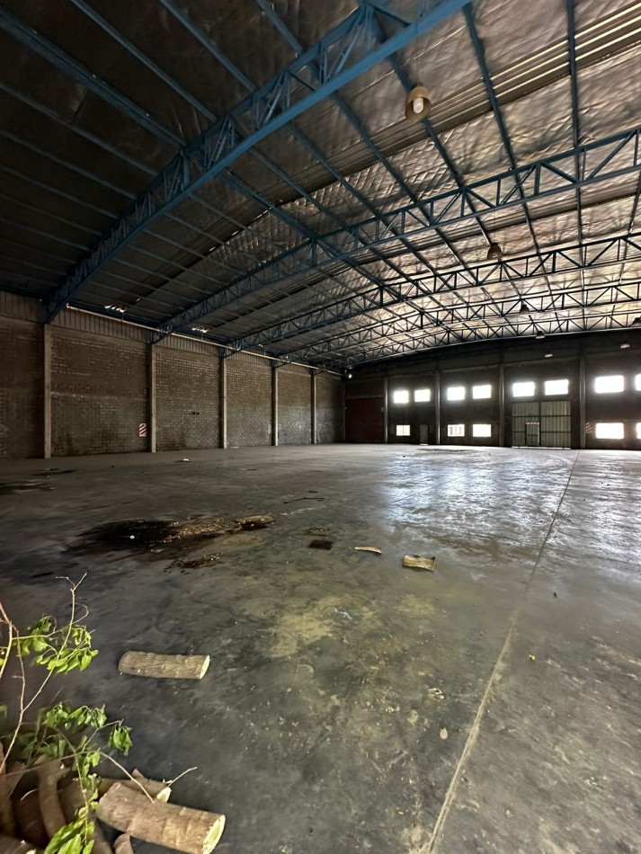 1100 m2 CUBIERTOS IMPECABLE GALPON EN ALQUILER S/LOTE DE 2200 m2 - EXCELENTE ZONA INDUSTRIAL - Cerrito al 1400 - Ituzaingo