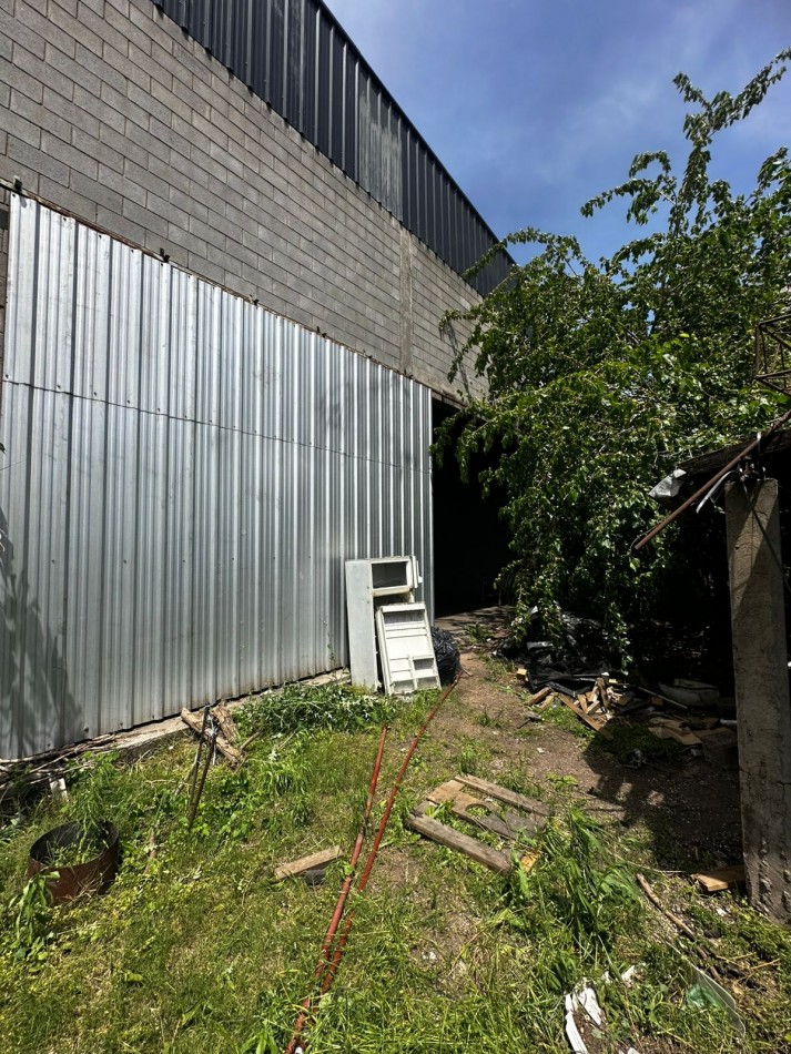 1100 m2 CUBIERTOS IMPECABLE GALPON EN ALQUILER S/LOTE DE 2200 m2 - EXCELENTE ZONA INDUSTRIAL - Cerrito al 1400 - Ituzaingo