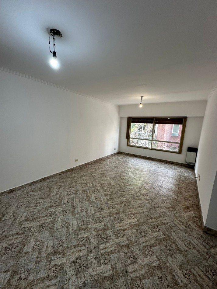 AMPLIO MONOAMBIENTE LATERAL EN ALQUILER A METROS DE LA ESTACION  - ALEM 1300 - BANFIELD