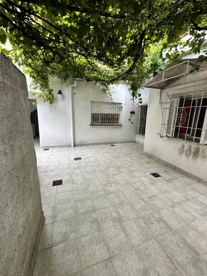 Dpto INTERNO DE UN AMB. y MEDIO C/PATIO - MORENO 2300 - (ZONA COTO AV. RIVADAVIA) 