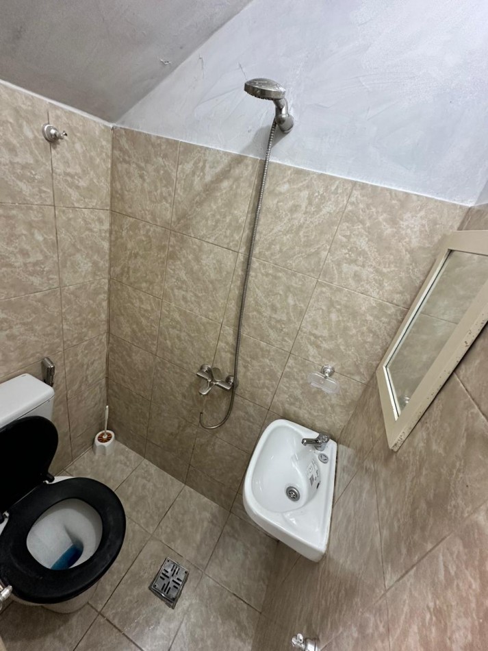 Dpto INTERNO DE UN AMB. y MEDIO C/PATIO - MORENO 2300 - (ZONA COTO AV. RIVADAVIA) 