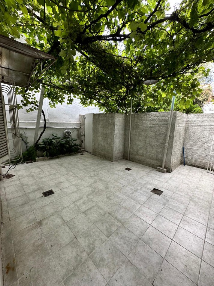 Dpto INTERNO DE UN AMB. y MEDIO C/PATIO - MORENO 2300 - (ZONA COTO AV. RIVADAVIA) 