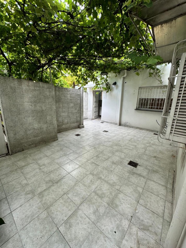 Dpto INTERNO DE UN AMB. y MEDIO C/PATIO - MORENO 2300 - (ZONA COTO AV. RIVADAVIA) 
