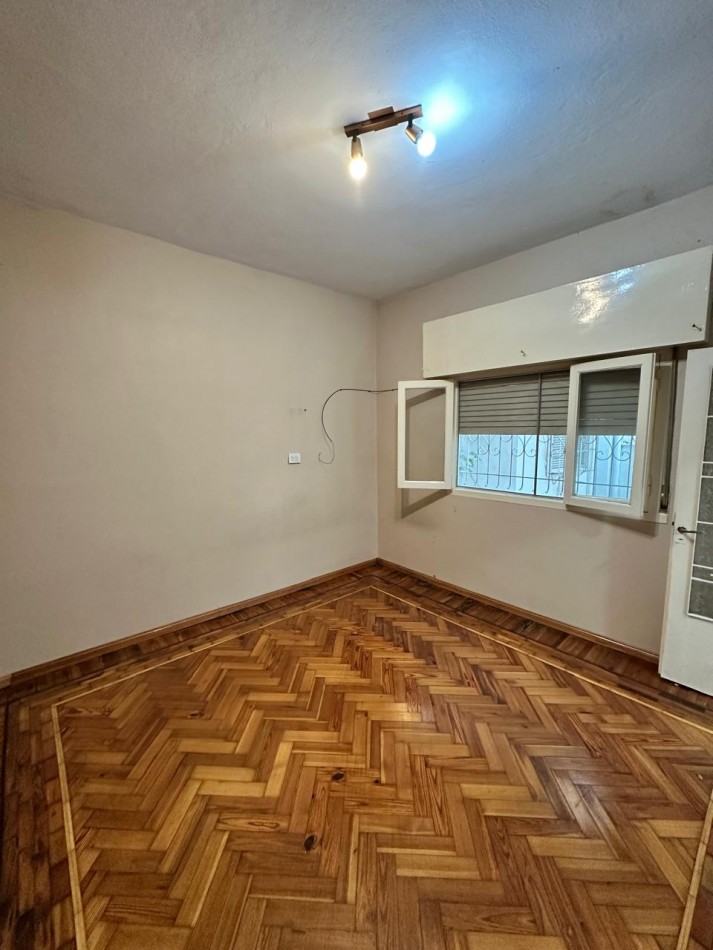 Dpto INTERNO DE UN AMB. y MEDIO C/PATIO - MORENO 2300 - (ZONA COTO AV. RIVADAVIA) 