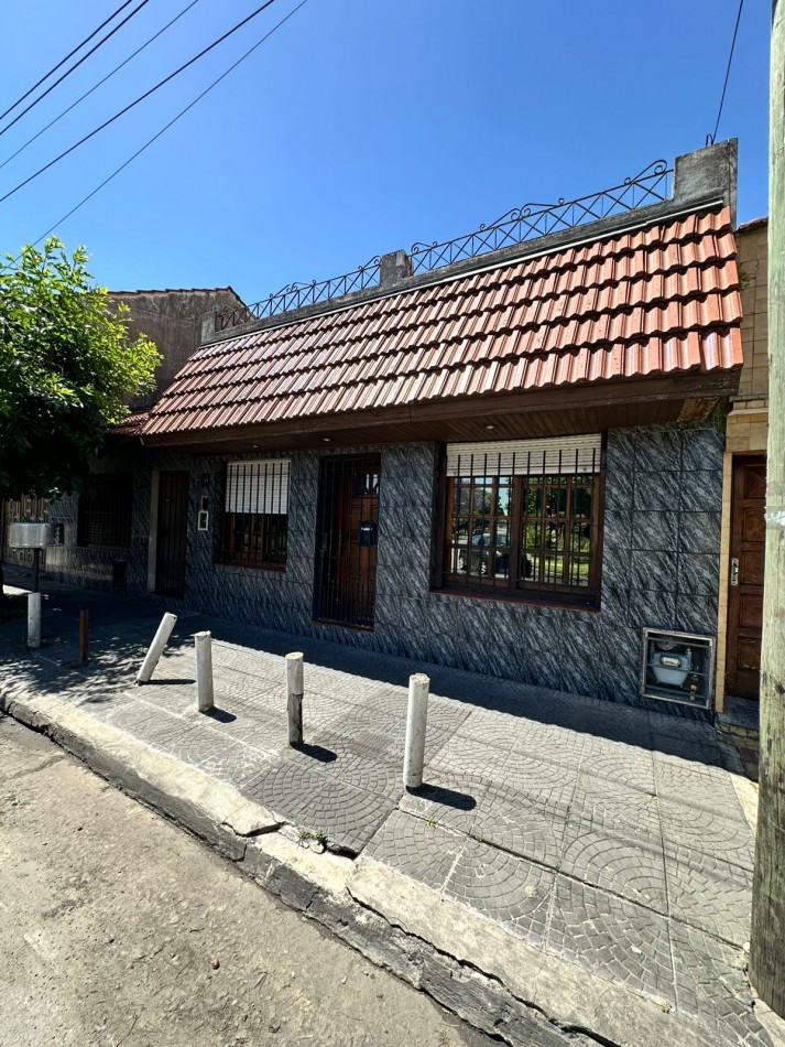 CASA 4 AMBIENTES CON PATIO Y TERRAZA - ROMA y GRANADEROS - LANUS ESTE