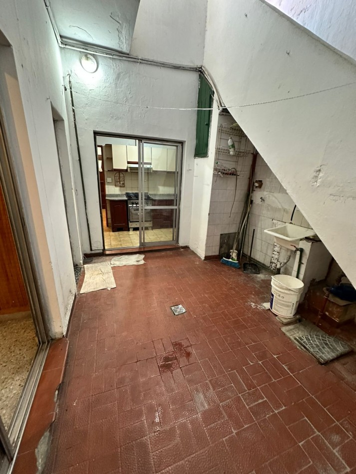 CASA 4 AMBIENTES CON PATIO Y TERRAZA - ROMA y GRANADEROS - LANUS ESTE