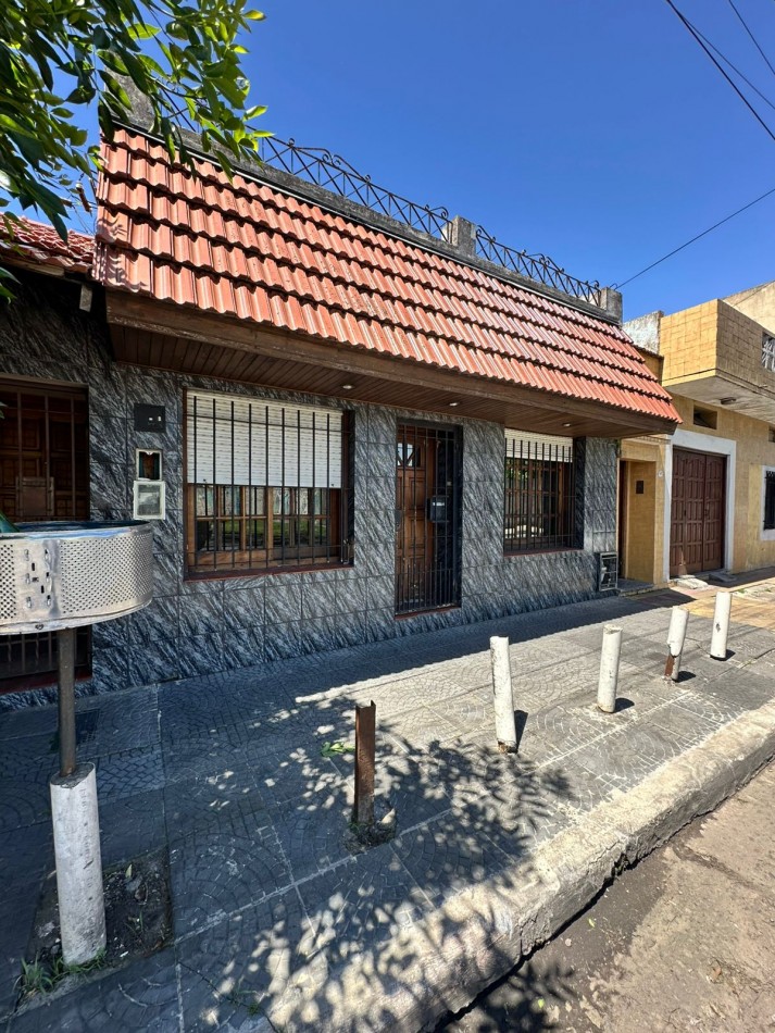 CASA 4 AMBIENTES CON PATIO Y TERRAZA - ROMA y GRANADEROS - LANUS ESTE