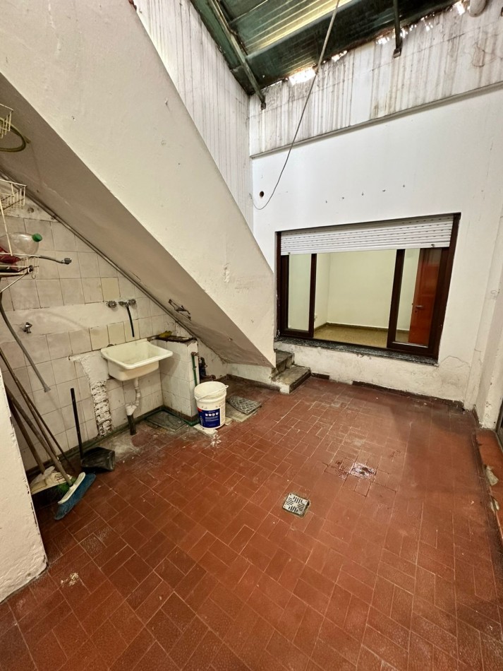 CASA 4 AMBIENTES CON PATIO Y TERRAZA - ROMA y GRANADEROS - LANUS ESTE