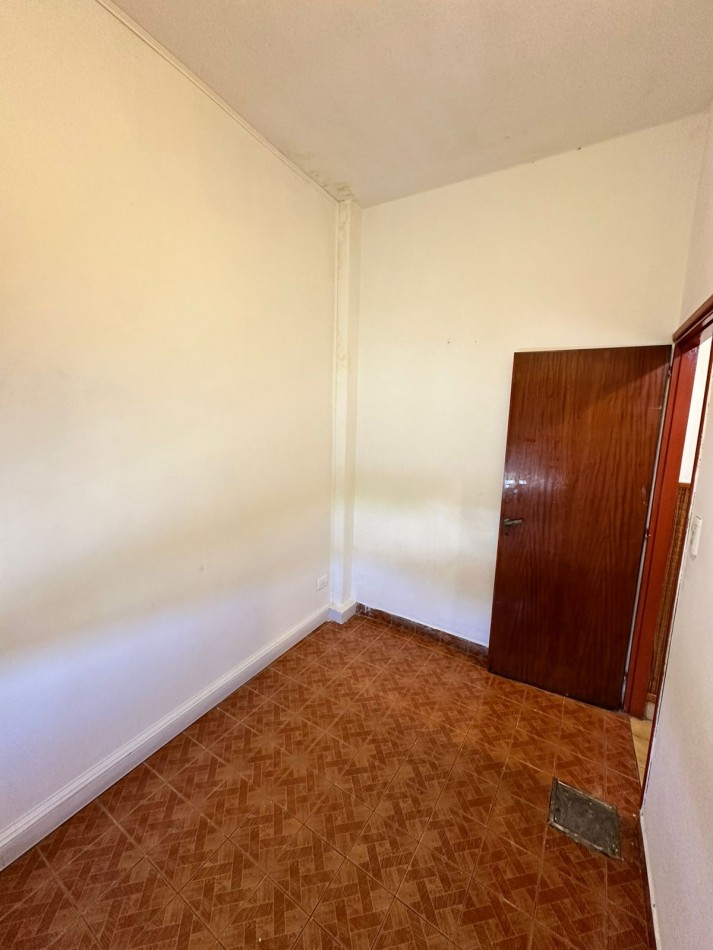 CASA 4 AMBIENTES CON PATIO Y TERRAZA - ROMA y GRANADEROS - LANUS ESTE