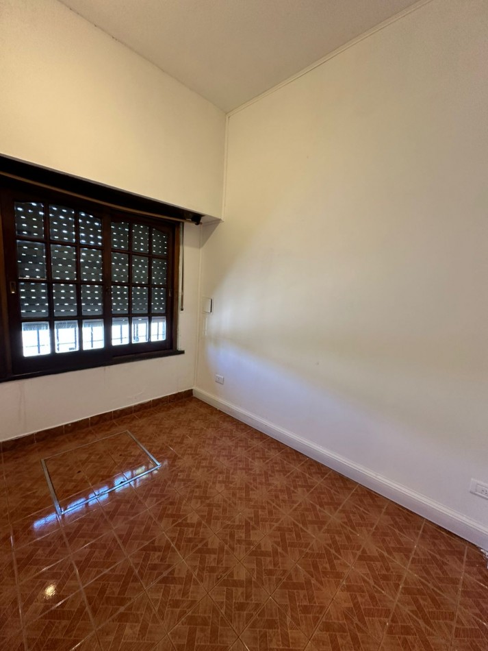 CASA 4 AMBIENTES CON PATIO Y TERRAZA - ROMA y GRANADEROS - LANUS ESTE