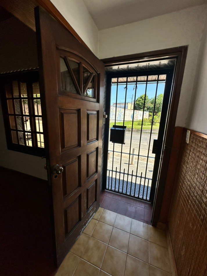 CASA 4 AMBIENTES CON PATIO Y TERRAZA - ROMA y GRANADEROS - LANUS ESTE