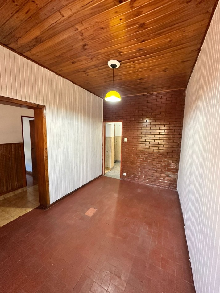 CASA 4 AMBIENTES CON PATIO Y TERRAZA - ROMA y GRANADEROS - LANUS ESTE