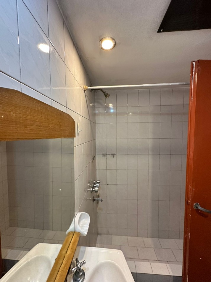 CASA 4 AMBIENTES CON PATIO Y TERRAZA - ROMA y GRANADEROS - LANUS ESTE