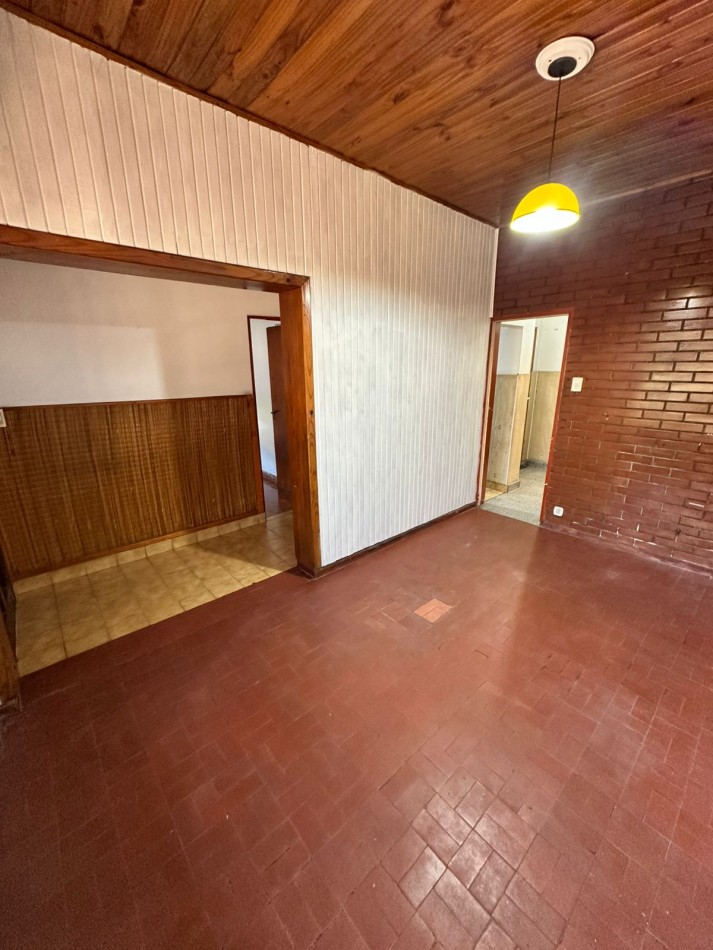 CASA 4 AMBIENTES CON PATIO Y TERRAZA - ROMA y GRANADEROS - LANUS ESTE