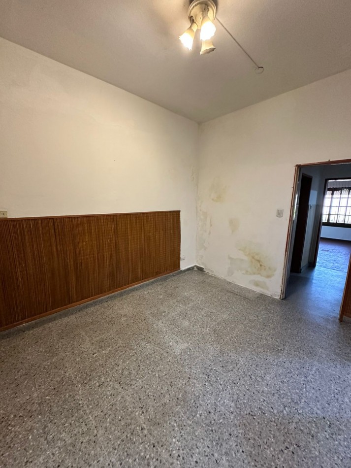 CASA 4 AMBIENTES CON PATIO Y TERRAZA - ROMA y GRANADEROS - LANUS ESTE