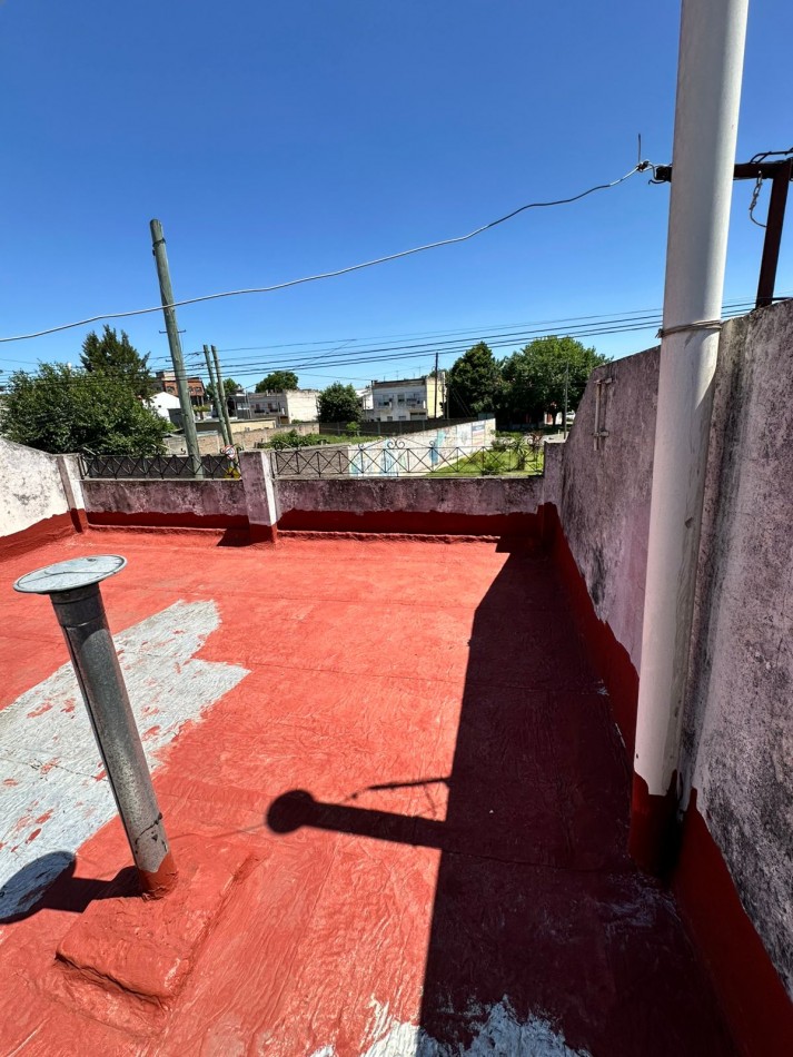 CASA 4 AMBIENTES CON PATIO Y TERRAZA - ROMA y GRANADEROS - LANUS ESTE