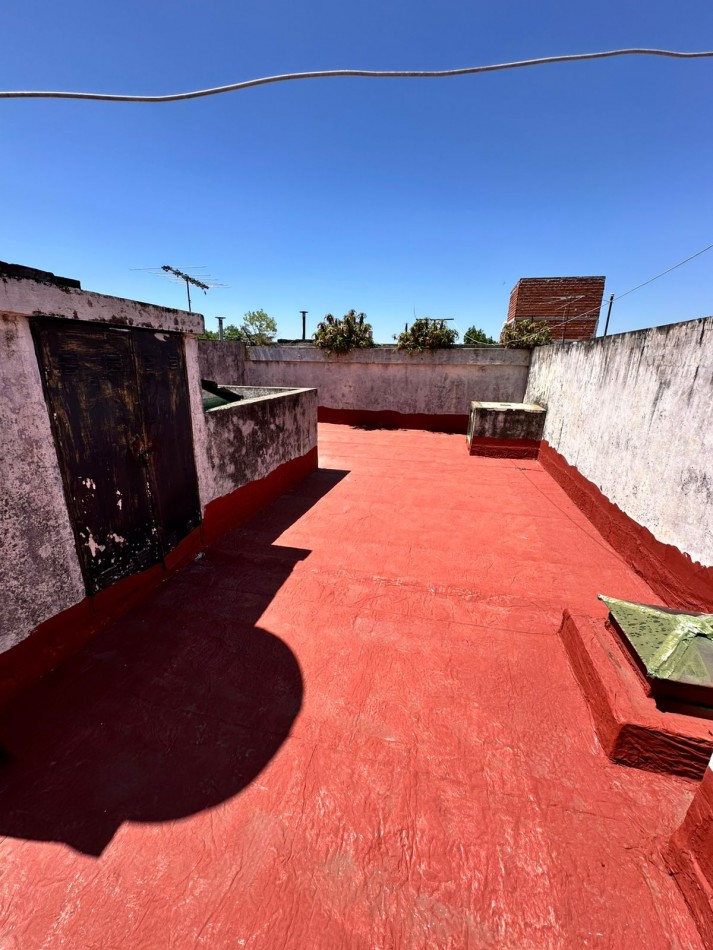 CASA 4 AMBIENTES CON PATIO Y TERRAZA - ROMA y GRANADEROS - LANUS ESTE