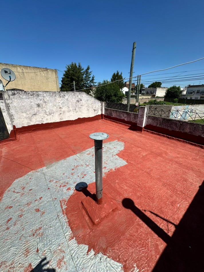 CASA 4 AMBIENTES CON PATIO Y TERRAZA - ROMA y GRANADEROS - LANUS ESTE