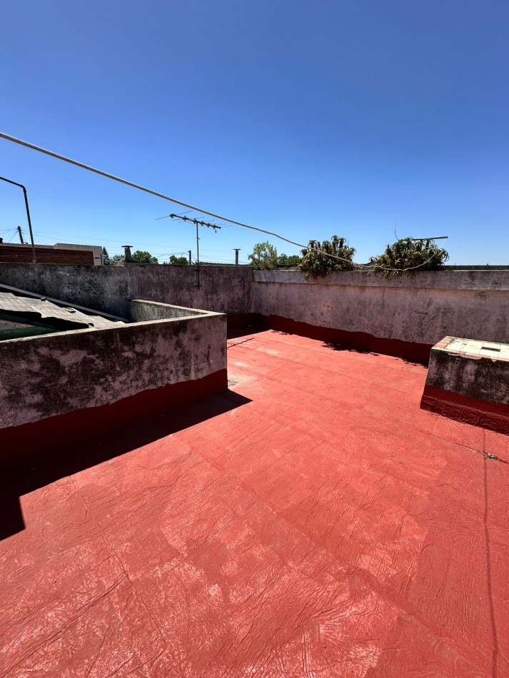 CASA 4 AMBIENTES CON PATIO Y TERRAZA - ROMA y GRANADEROS - LANUS ESTE