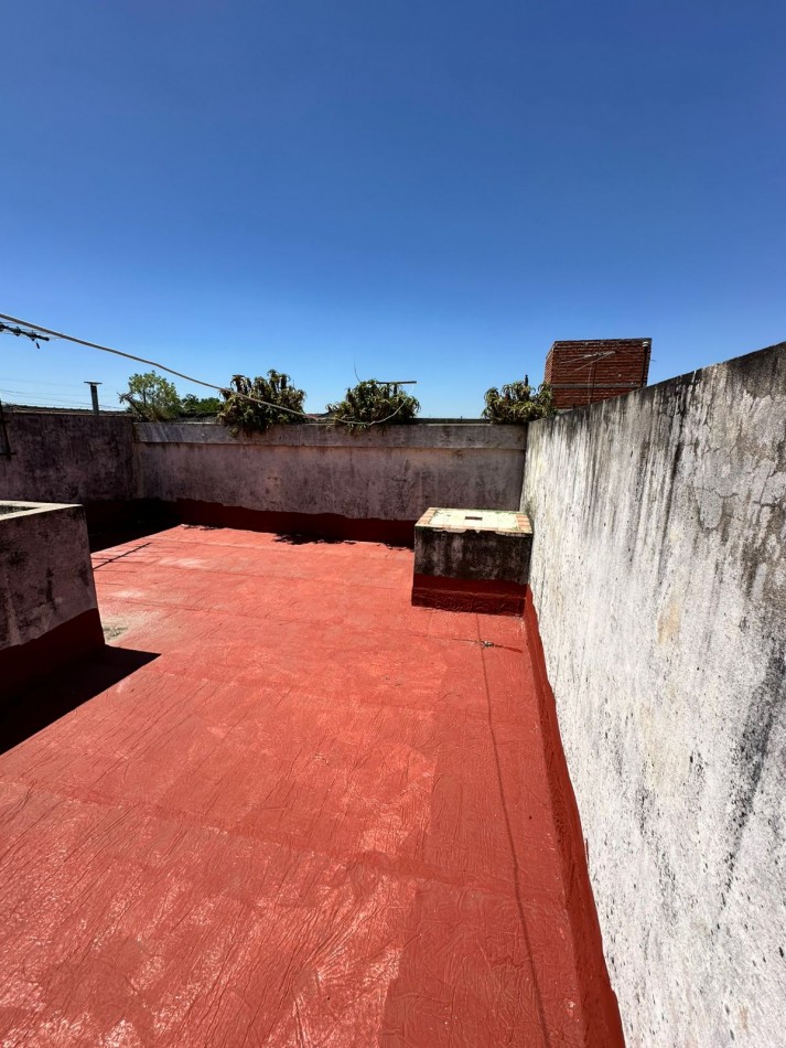 CASA 4 AMBIENTES CON PATIO Y TERRAZA - ROMA y GRANADEROS - LANUS ESTE