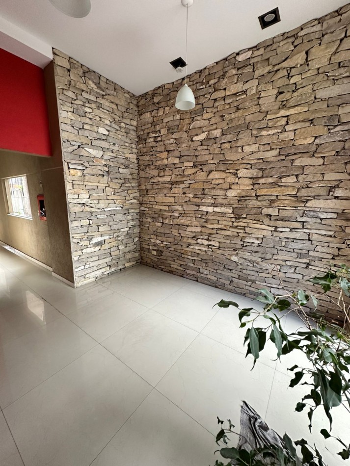 Dpto 2 Amb. Contrafrente C/ Baño en Suite y Toilette + Balcon en Alquiler - Cordoba 1400 - Lanus Este