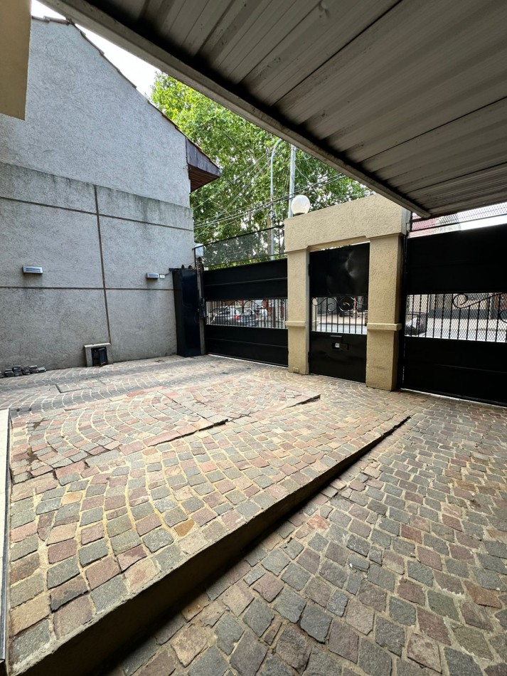 Dpto 2 Amb. Contrafrente C/ Baño en Suite y Toilette + Balcon en Alquiler - Cordoba 1400 - Lanus Este