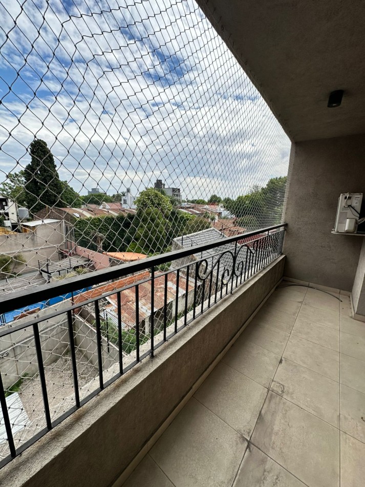 Dpto 2 Amb. Contrafrente C/ Baño en Suite y Toilette + Balcon en Alquiler - Cordoba 1400 - Lanus Este