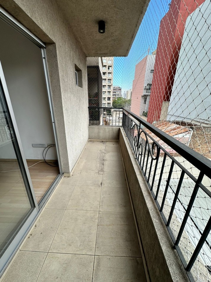 Dpto 2 Amb. Contrafrente C/ Baño en Suite y Toilette + Balcon en Alquiler - Cordoba 1400 - Lanus Este