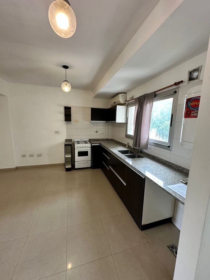Dpto 2 Amb. Contrafrente C/ Baño en Suite y Toilette + Balcon en Alquiler - Cordoba 1400 - Lanus Este