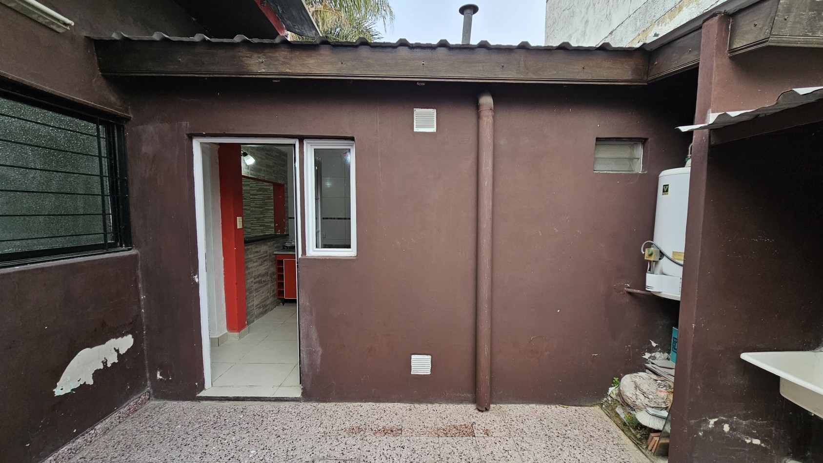 **$490.000 x mes** - Dto. de 2 amb. c/patio. S/Expensas - Resistencia la 700