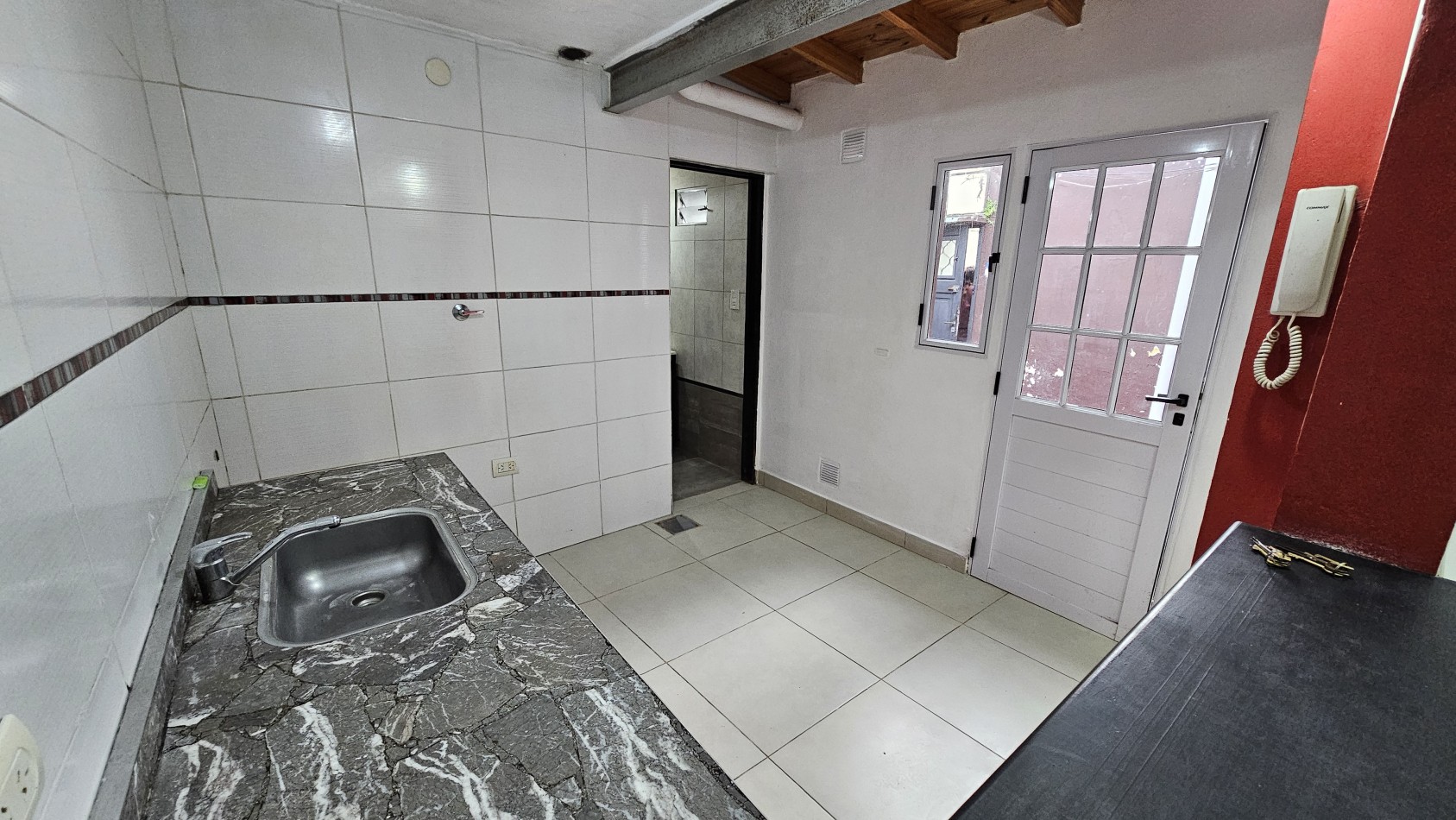 **$490.000 x mes** - Dto. de 2 amb. c/patio. S/Expensas - Resistencia la 700