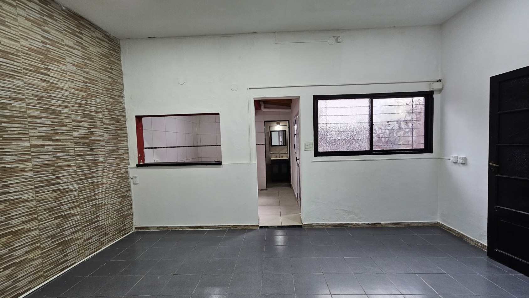 **$490.000 x mes** - Dto. de 2 amb. c/patio. S/Expensas - Resistencia la 700