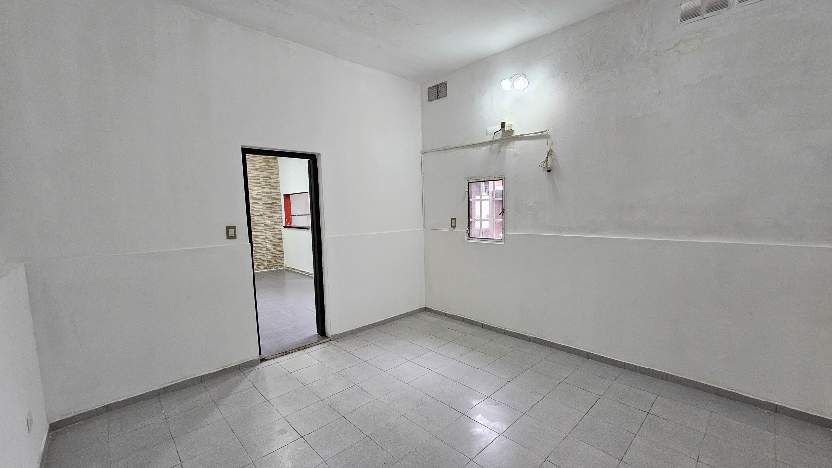 **$490.000 x mes** - Dto. de 2 amb. c/patio. S/Expensas - Resistencia la 700