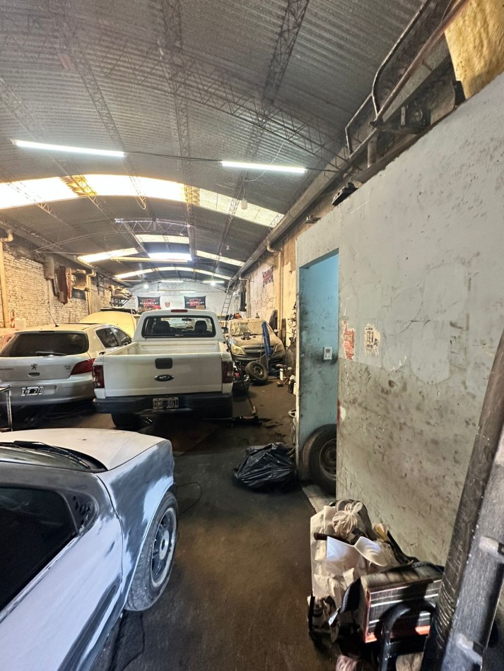 **u$s 95.000.-** - GALPON 210 m2, TECHO PARABOLICO - Dr. BALBIN 2500 - LANUS