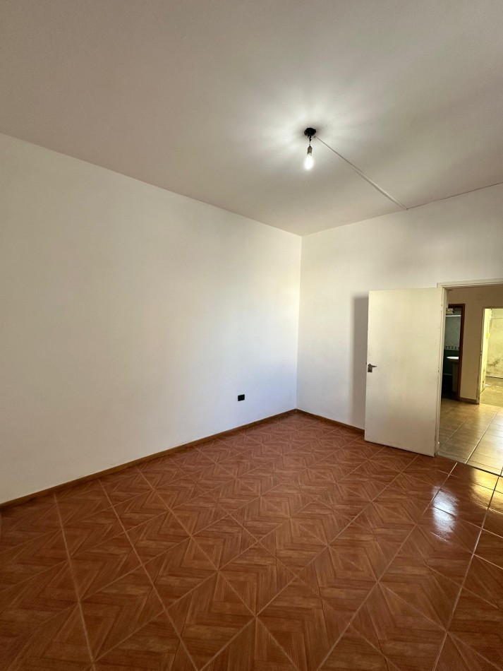 **$450.000.-** ALQUILER PH INTERNO DOS AMB. S/EXPENSAS C/ PATIO - SERVICIOS COMPARTIDOS - SANTIAGO DEL ESTERO 1500 - LANUS OESTE