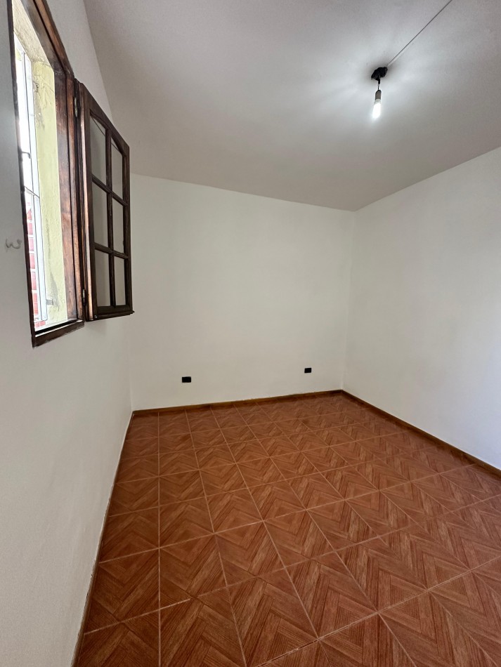 **$450.000.-** ALQUILER PH INTERNO DOS AMB. S/EXPENSAS C/ PATIO - SERVICIOS COMPARTIDOS - SANTIAGO DEL ESTERO 1500 - LANUS OESTE