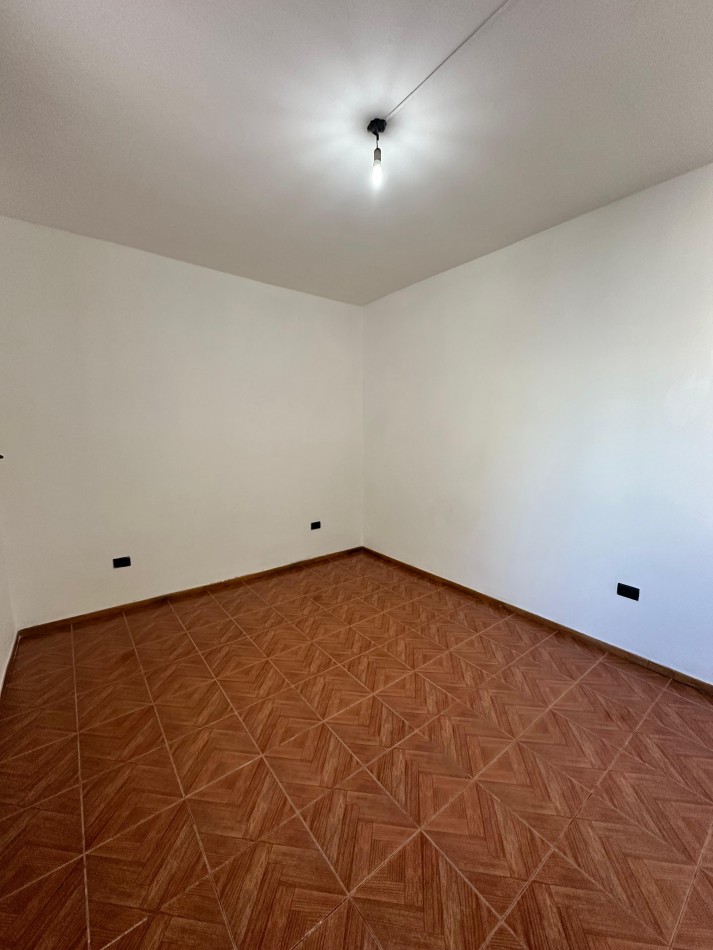 **$450.000.-** ALQUILER PH INTERNO DOS AMB. S/EXPENSAS C/ PATIO - SERVICIOS COMPARTIDOS - SANTIAGO DEL ESTERO 1500 - LANUS OESTE