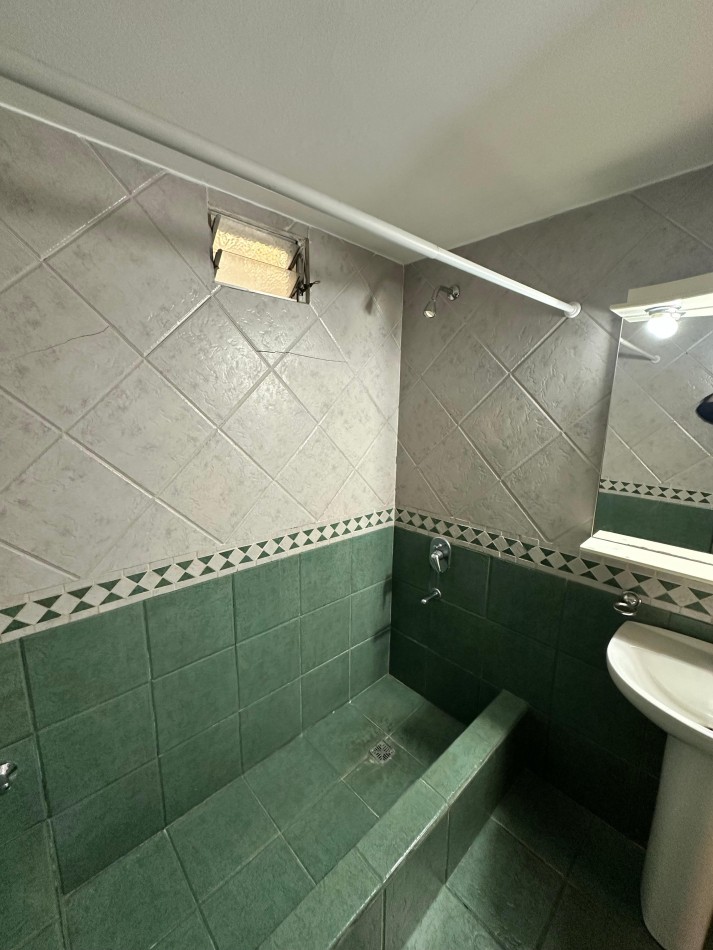 **$450.000.-** ALQUILER PH INTERNO DOS AMB. S/EXPENSAS C/ PATIO - SERVICIOS COMPARTIDOS - SANTIAGO DEL ESTERO 1500 - LANUS OESTE